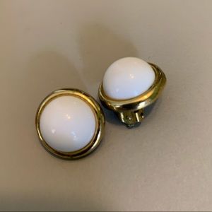 Vintage 1980s clip on earrings